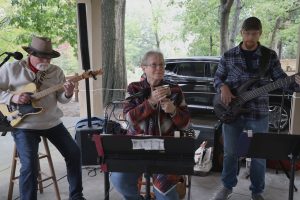 Sep-21-2024-02-ZA Image of Musicians Andy, Jackie, and Aksel Solberg at the 2024nEmpty Bowls, Sept 21 event